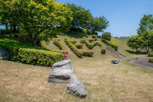 遊歩道に沿って歩くと”ひたち”の文字があります。