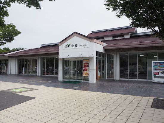 わんこ用の水飲み場や広めの緑地があるSAです。
