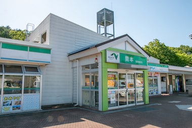 小さめの緑地があるこじんまりとしたPAです。