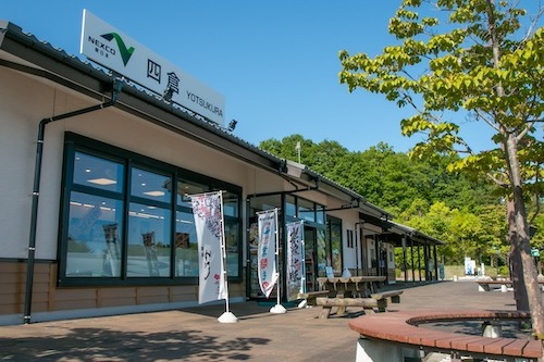 市場付近ならではの海鮮料理が楽しめるPAです。