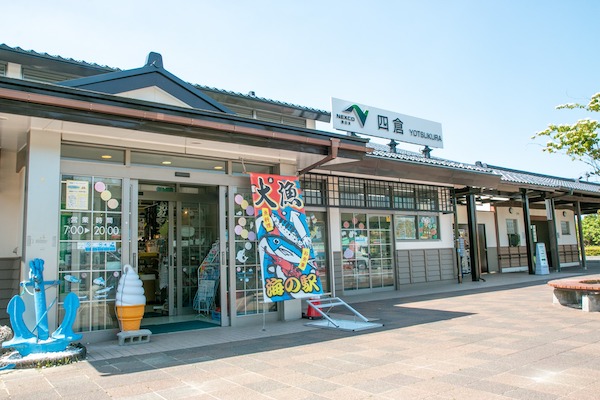 市場付近ならではの海鮮料理が楽しめるPAです。