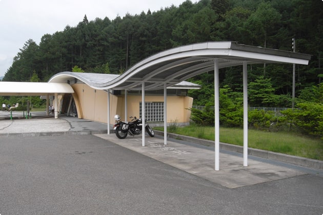 おもしろい形の建物です。