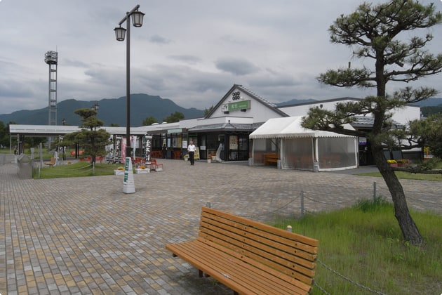 建物前は、広々としています。