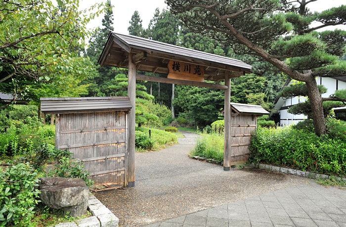 緑地の横には、日本庭園があります。