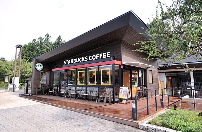 スターバックスコーヒーがあります。