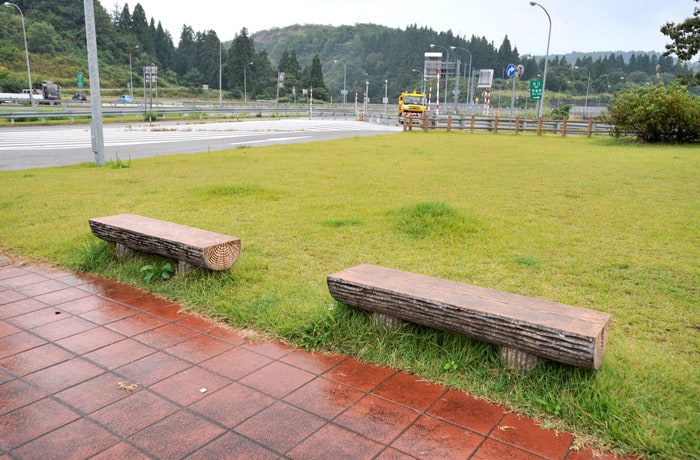 ベンチは2つ、設置されています。