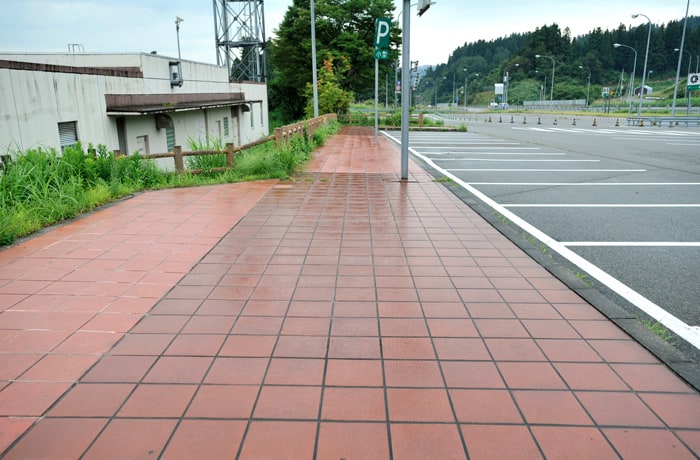 入り口側は、歩道のみです。