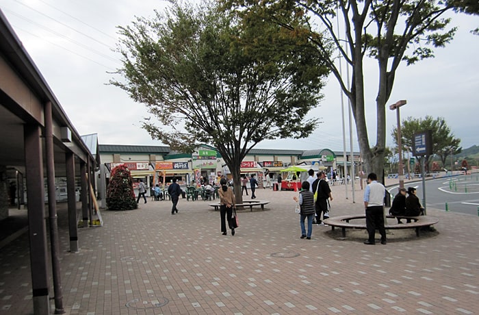 歩道は広いですが、混雑時は注意しましょう。