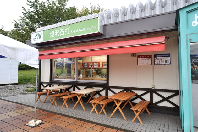 ひさしが付いたテラス席もありますよ！