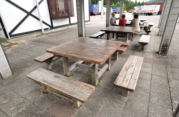 店内のメニューをテイクアウトして、こちらでいただくことができますよ。