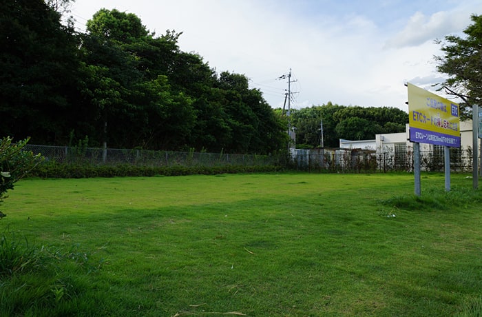 サービスエリア内の緑地。こちらでお散歩も良いですね。