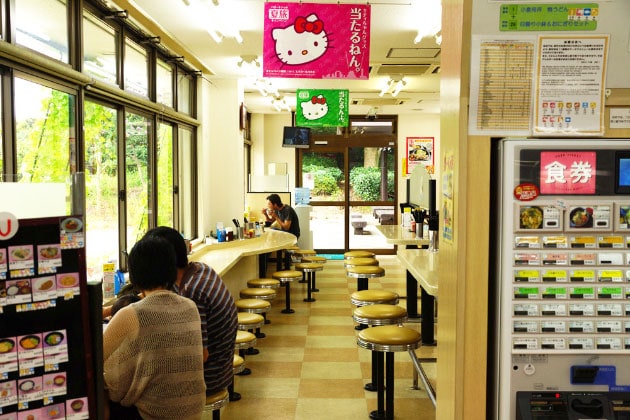 スナックコーナーです。発祥の地、小倉の「本格焼うどん」を是非味わってみてください。