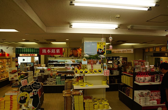 こちらは、サービスエリア内のショッピングコーナー。（わんこは入れません）