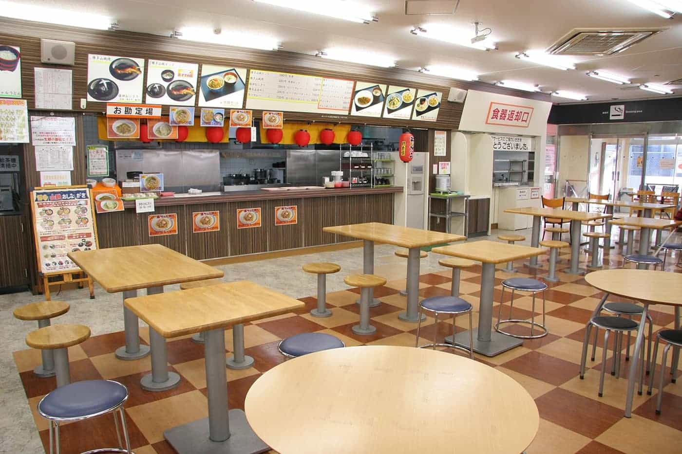 九州の豚骨ラーメンなど、ご用意しています。