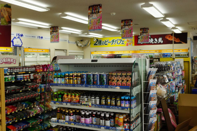 コンビニエンスストア店内。充実の品揃え！