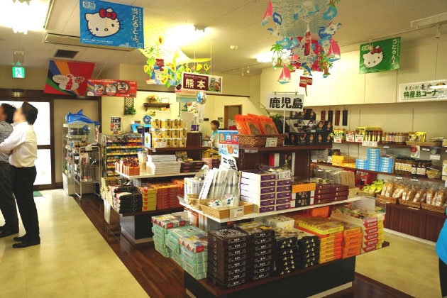 熊本以外にも九州のお土産がたくさん揃っていますよ。（わんこNG）