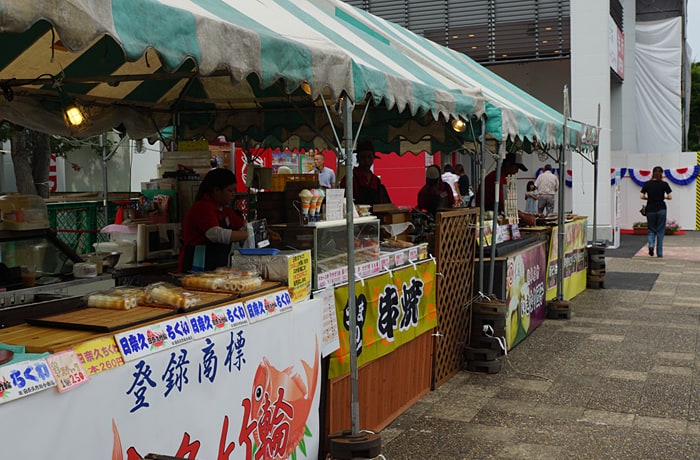 こちらで軽食がテイクアウトできます。