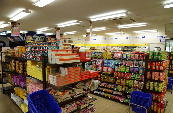 ミニストップ店内です。お土産も充実！（建物内にわんこは入れません）