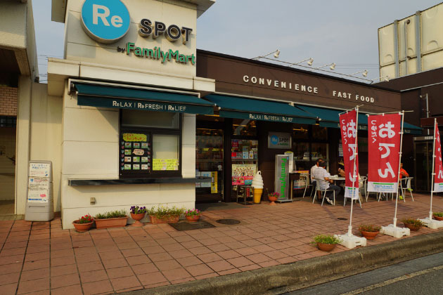 テラス席で食事休憩ができますよ。