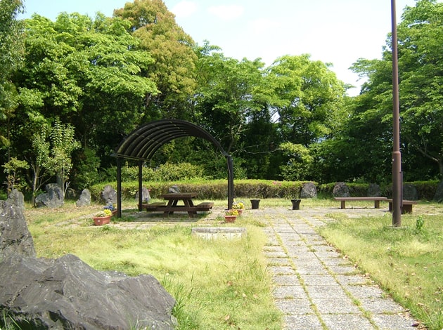 疲れたときにひと休み、洋風あずまやです。