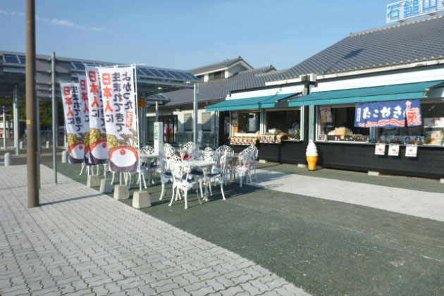 テラス席やテイクアウトができるお店がありますよ。