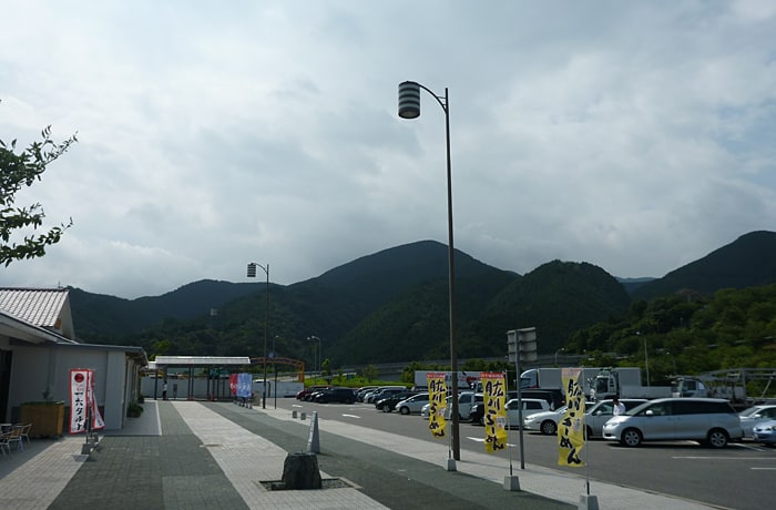 提灯をイメージした照明ポール。
