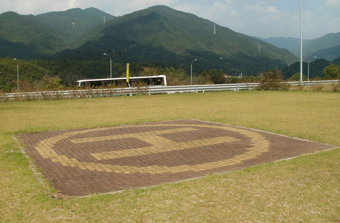 緊急時はヘリポートになります。