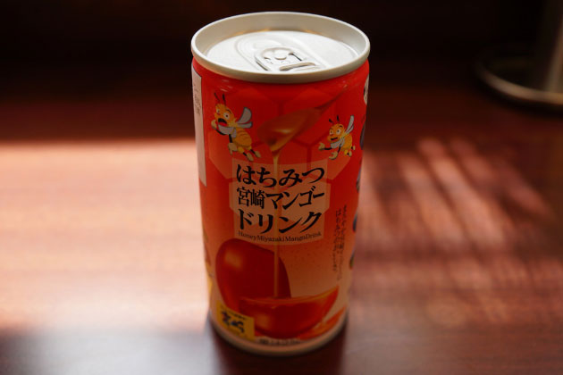 宮崎名産のマンゴージュースです。