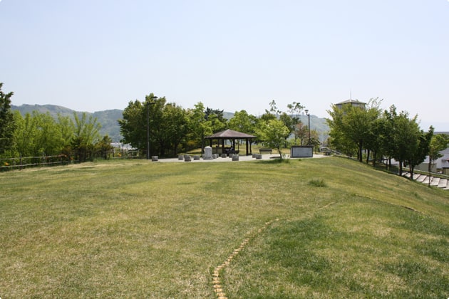 展望公園にはあずまややベンチが設置されています。