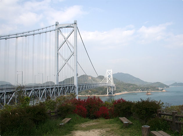 瀬戸内の島々も見渡せます。