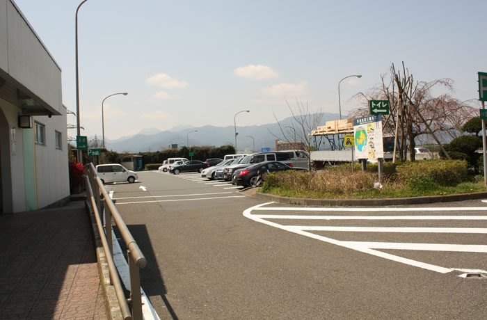奥の駐車場は、比較的静かに過ごすことができます。