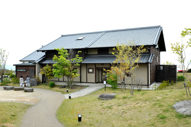 「専門店棟」（営業時間 11:00～15:00）※季節変動あり