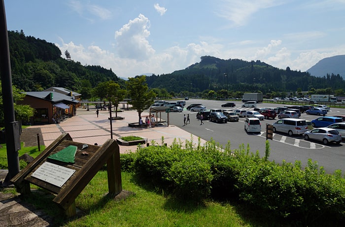 高台から、テーブル状の山々を眺望しましょう！
