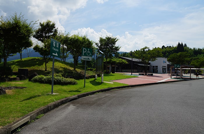 入り口側です。緑地もありますよ。