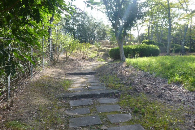 遊歩道もありますよ。
 
