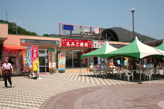 こちらは福山SA正面です。