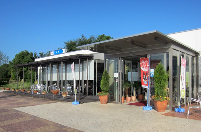 テラス席でのんびり休憩しましょう。