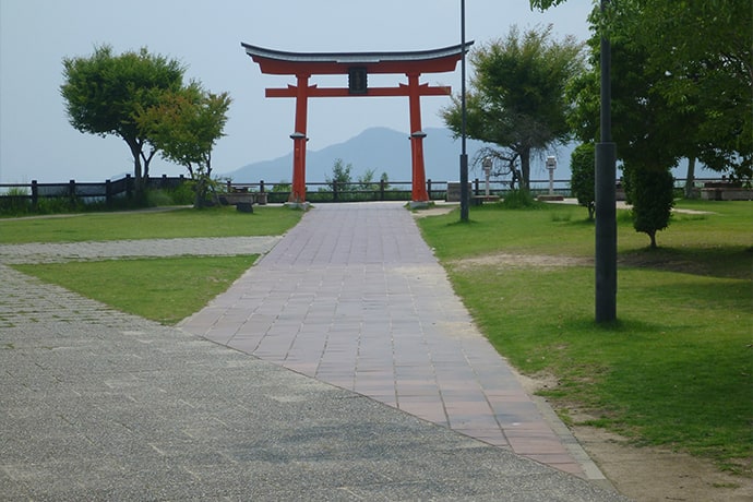 大鳥居からは、瀬戸内海の景色が眺望できますよ。