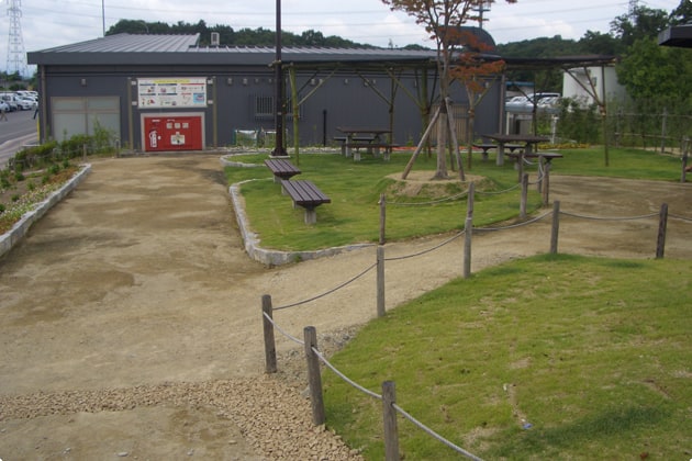 建物横には、テラス席があります。