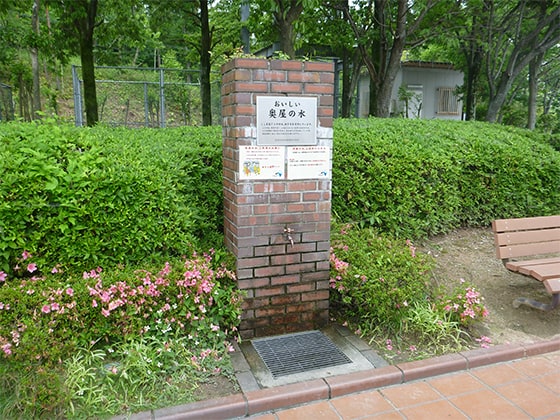 おいしい「奥屋の水」が汲めるコーナーはこちら！