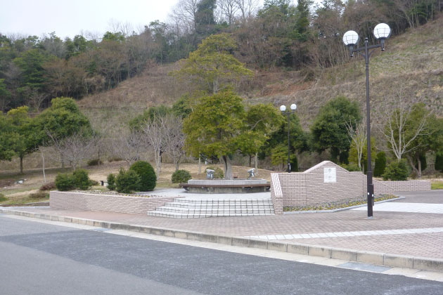 緑地です。「クロガネモチ」の木の下で休憩しましょう！