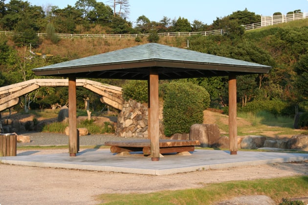 石庭公園の中に、あずま屋があります。