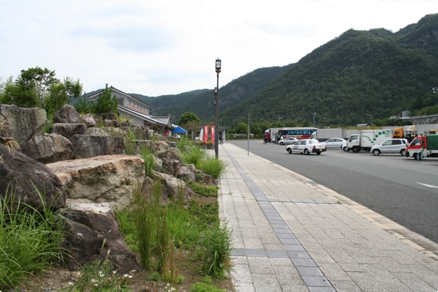 山々に囲まれた閑静なエリアです。