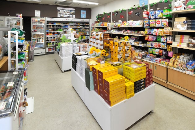 この地区でしか買えないご当地お土産は、ハズせませんね。