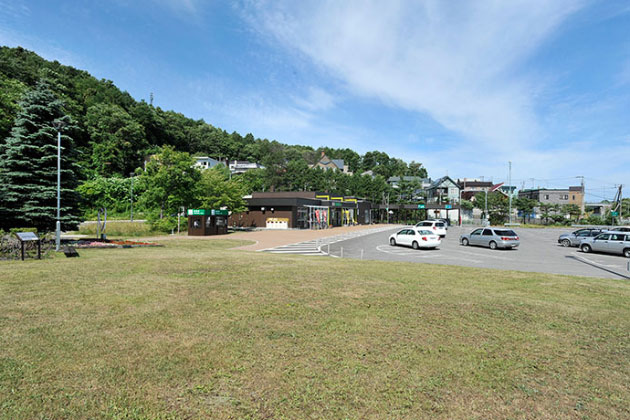 入り口側の緑地。広い！