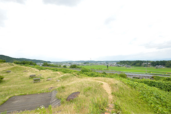 丘の上からは甲南町を一望できます。