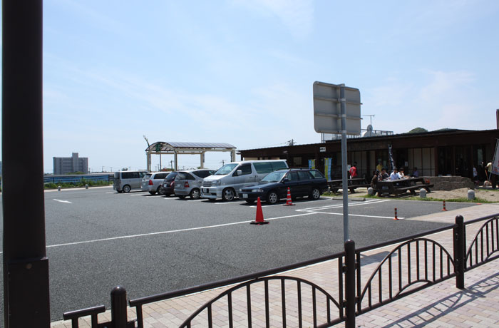 こちらは、上り線用駐車場を眺めた様子です。