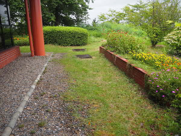 小さめの緑地があります。