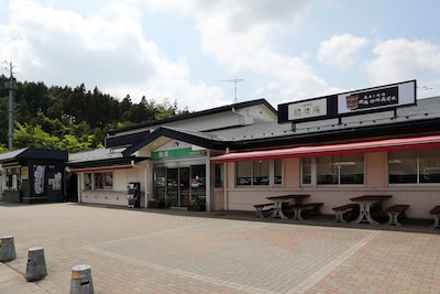 一休みにぴったりの緑地があるPAです。