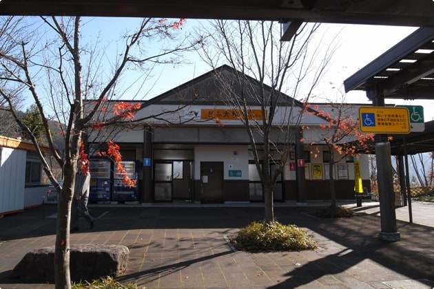 トイレと自動販売機のみが設置されたパーキングエリアです。